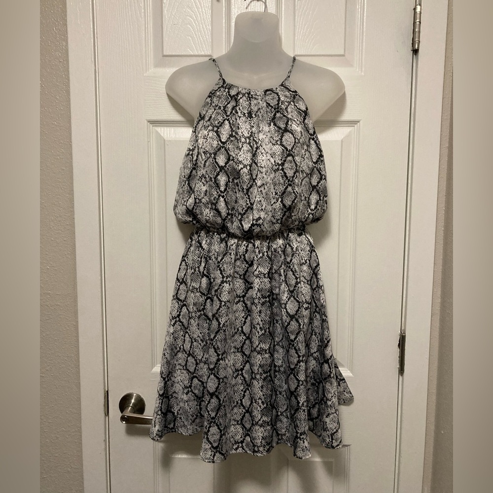*Mi Ami Francesca’s White & Gray Snakeskin Print Women’s Medium Dress #E